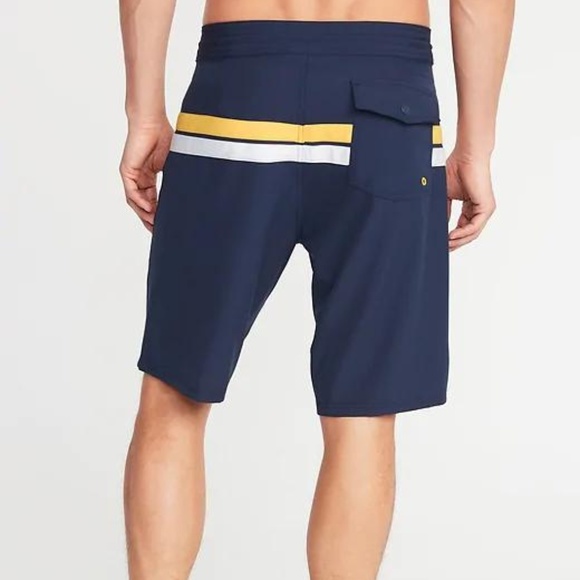 Old Navy Built-In Flex Board Shorts for Men New - Picture 2 of 2